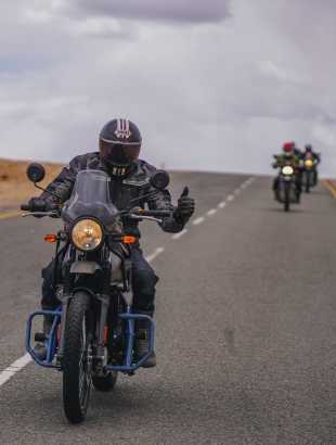 solo riding in ladakh 8 days with dream riders
